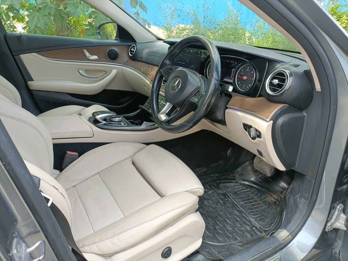 Mercedes-Benz E 220 D image 10