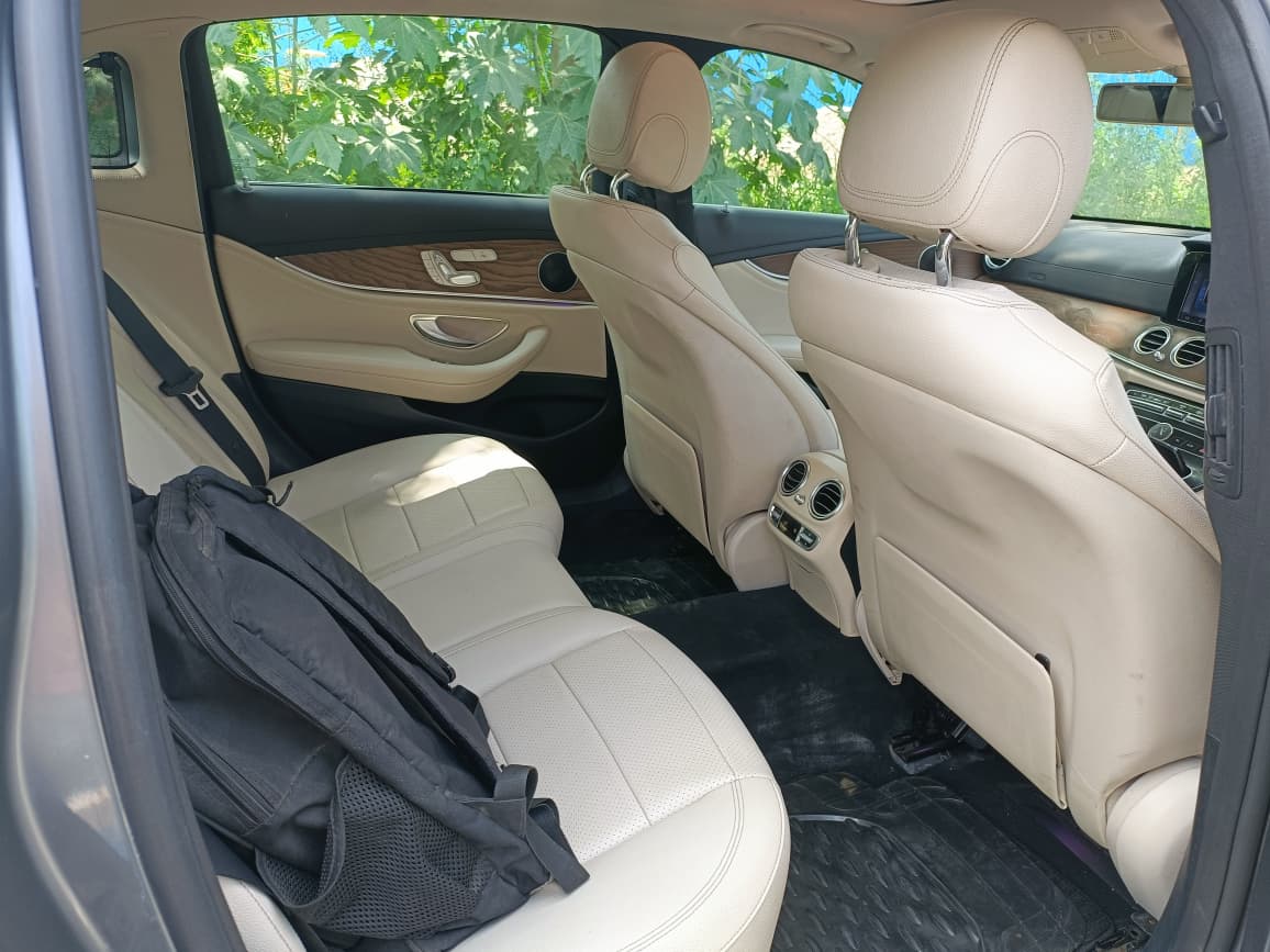 Mercedes-Benz E 220 D image 8