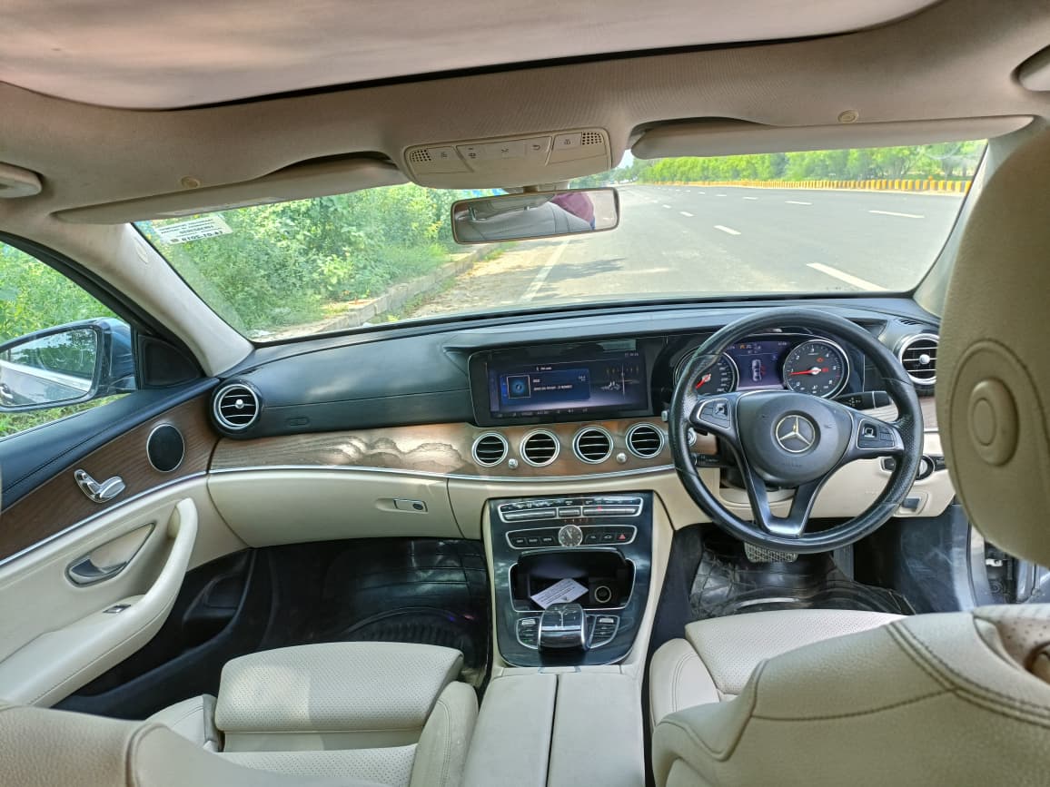 Mercedes-Benz E 220 D image 9