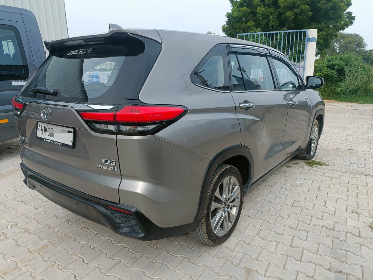 2023 Toyota Innova Hycross Hybrid ZX(7S) image 6