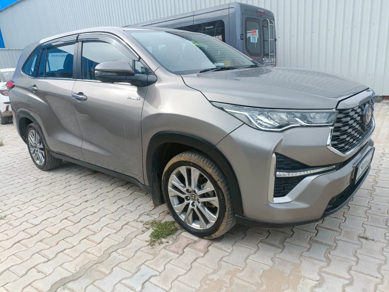 2023 Toyota Innova Hycross Hybrid ZX(7S) image 1