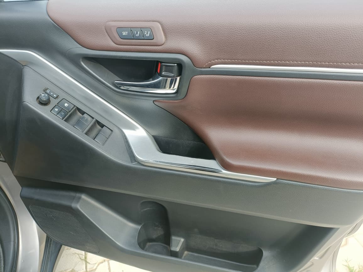 2023 Toyota Innova Hycross Hybrid ZX(7S) image 13