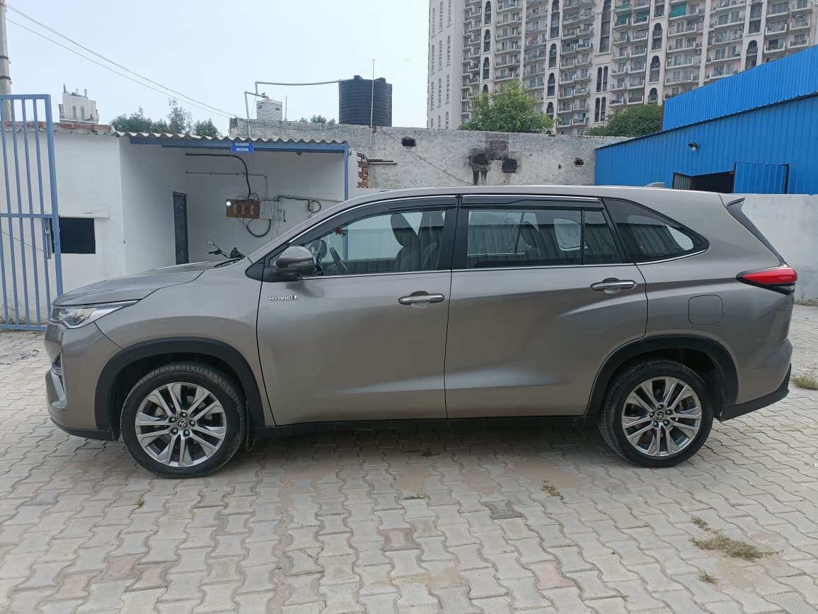 2023 Toyota Innova Hycross Hybrid ZX(7S) image 8