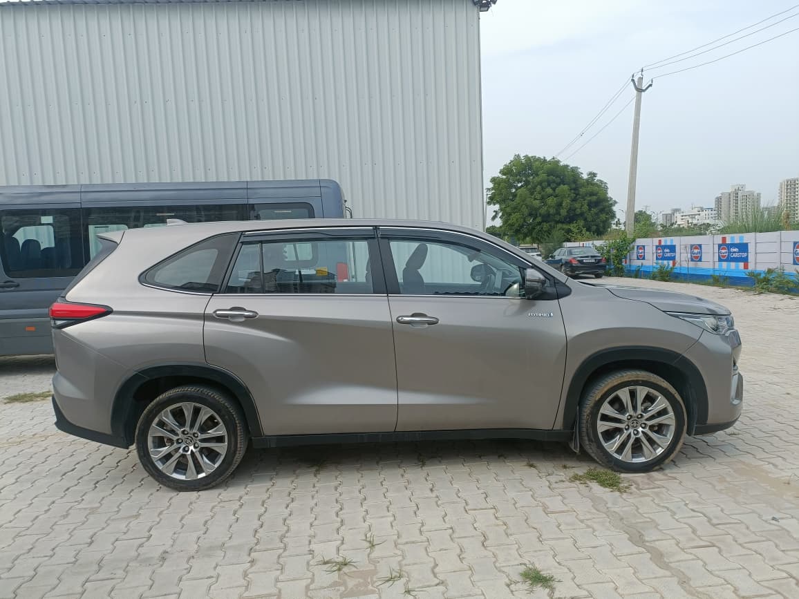 2023 Toyota Innova Hycross Hybrid ZX(7S) image 4
