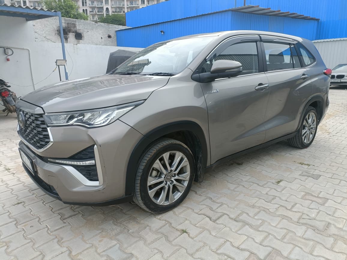 2023 Toyota Innova Hycross Hybrid ZX(7S) image 3