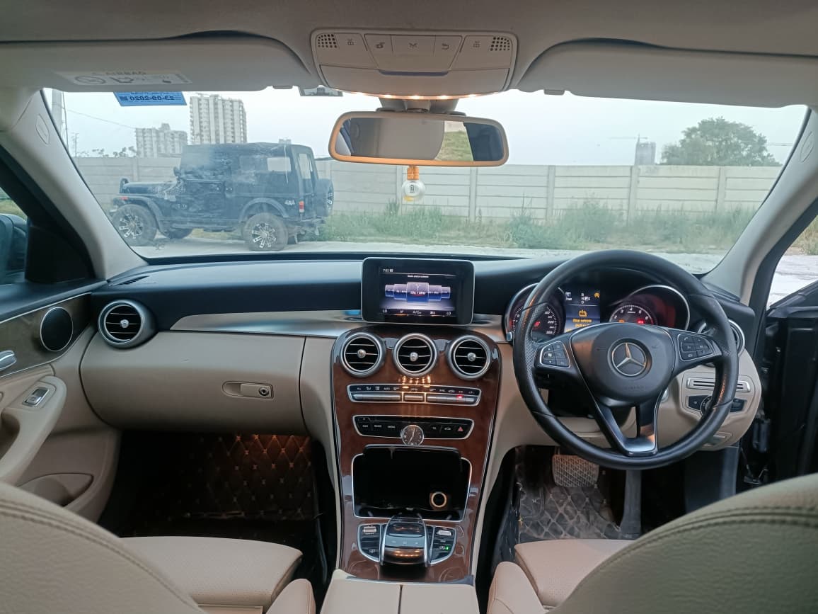 2015 Mercedes-Benz C 200 image 16