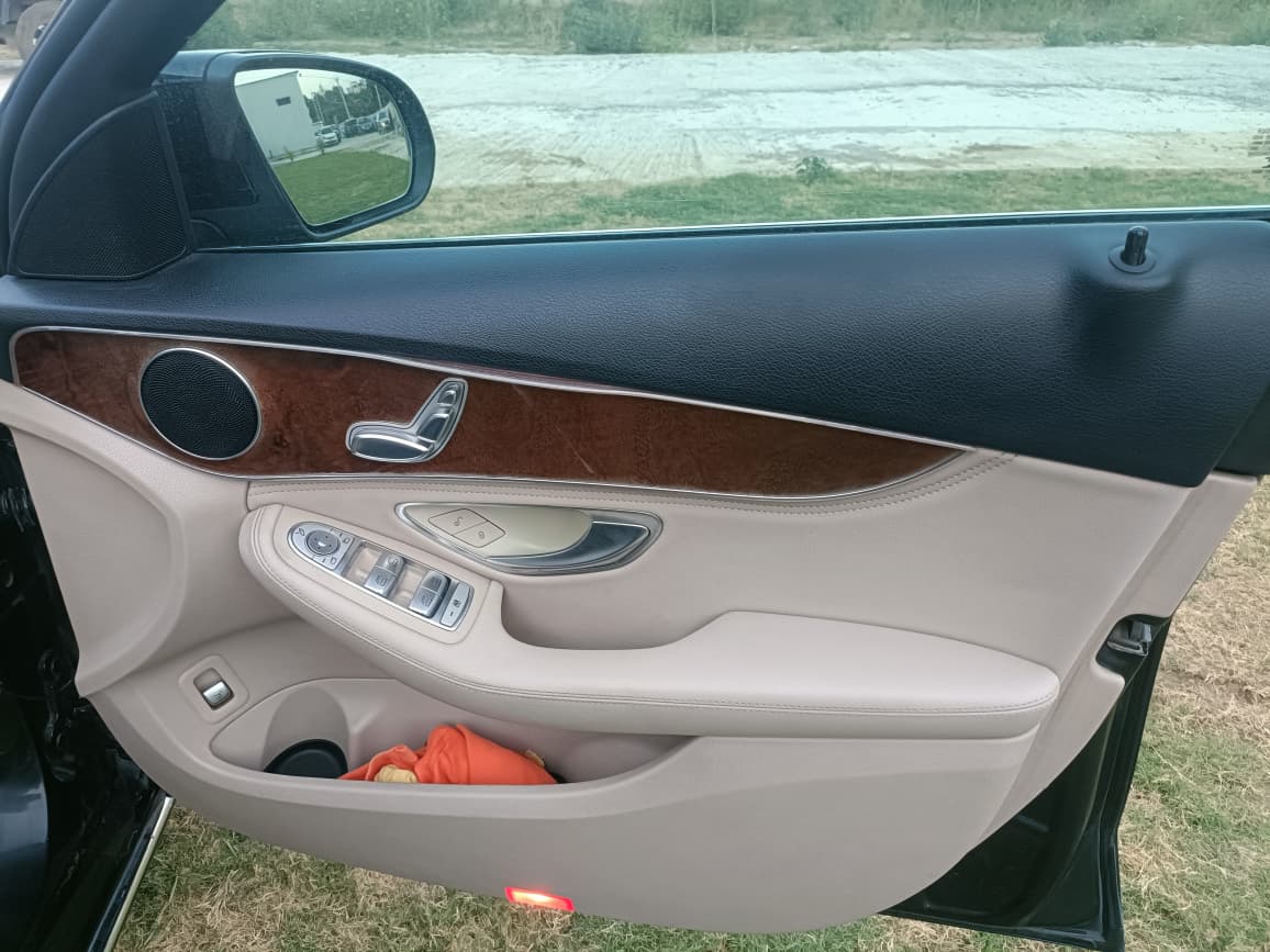 2015 Mercedes-Benz C 200 image 13