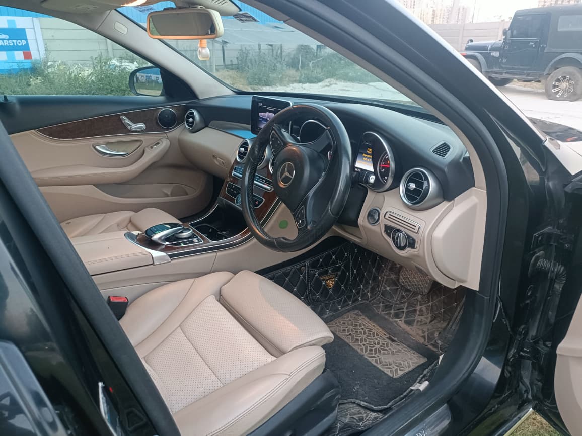 2015 Mercedes-Benz C 200 image 11