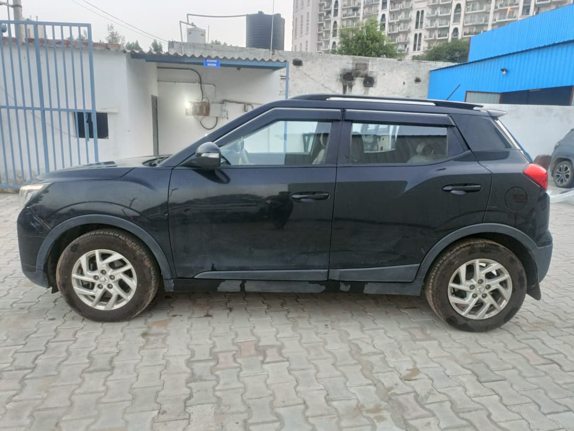 2022 Mahindra XUV3OO W8 PM BS6 MT image 4