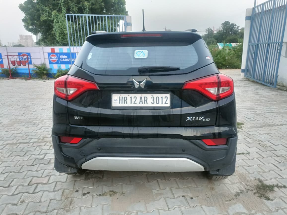 2022 Mahindra XUV3OO W8 PM BS6 MT image 6