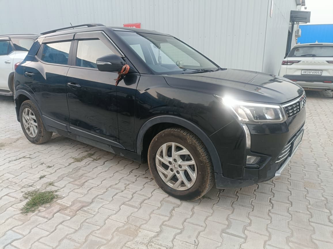 2022 Mahindra XUV3OO W8 PM BS6 MT