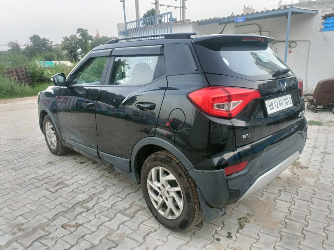 2022 Mahindra XUV3OO W8 PM BS6 MT image 8